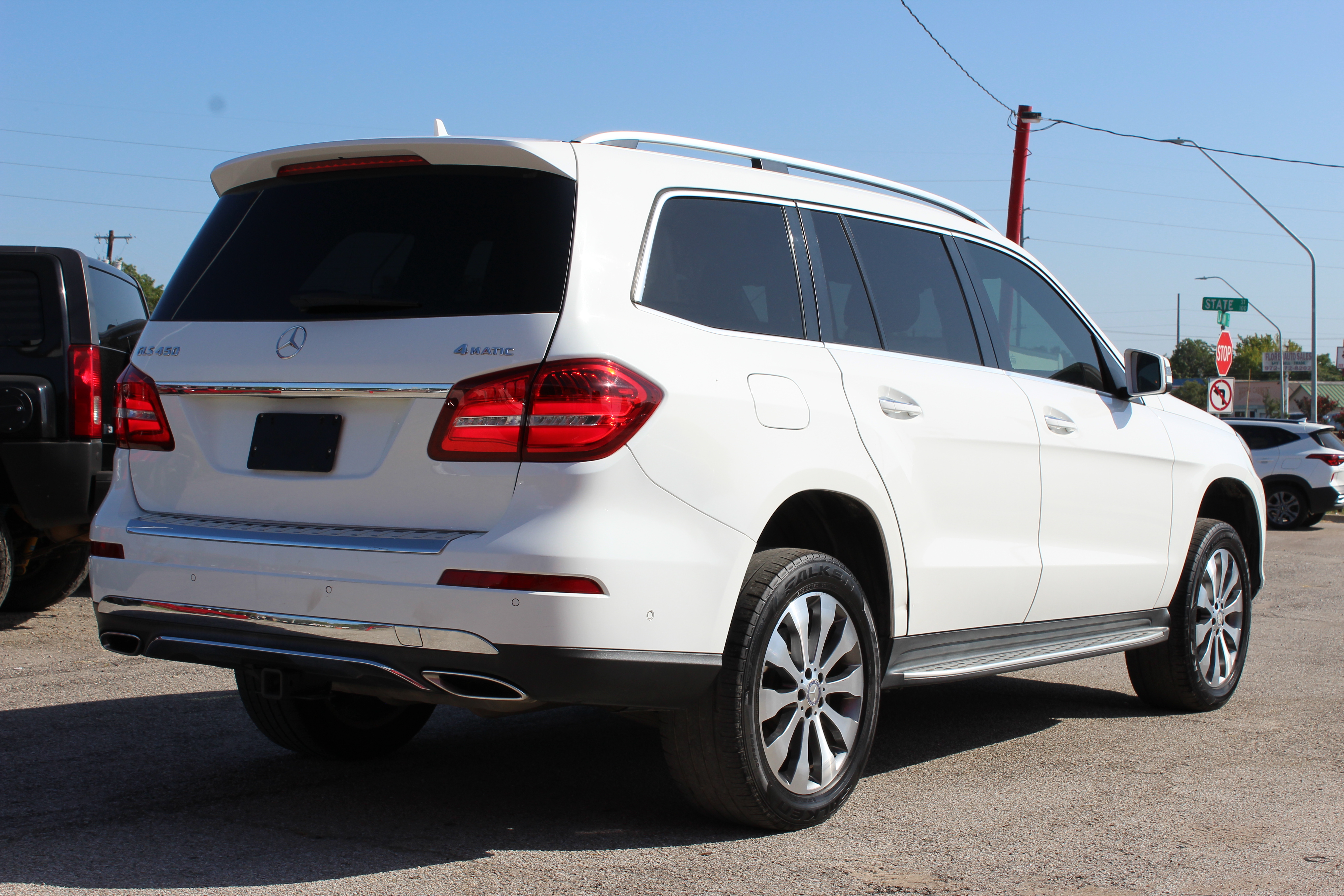 2017 Mercedes-Benz GLS 450 GLS 450 4MATIC SUV - White exterior view 10