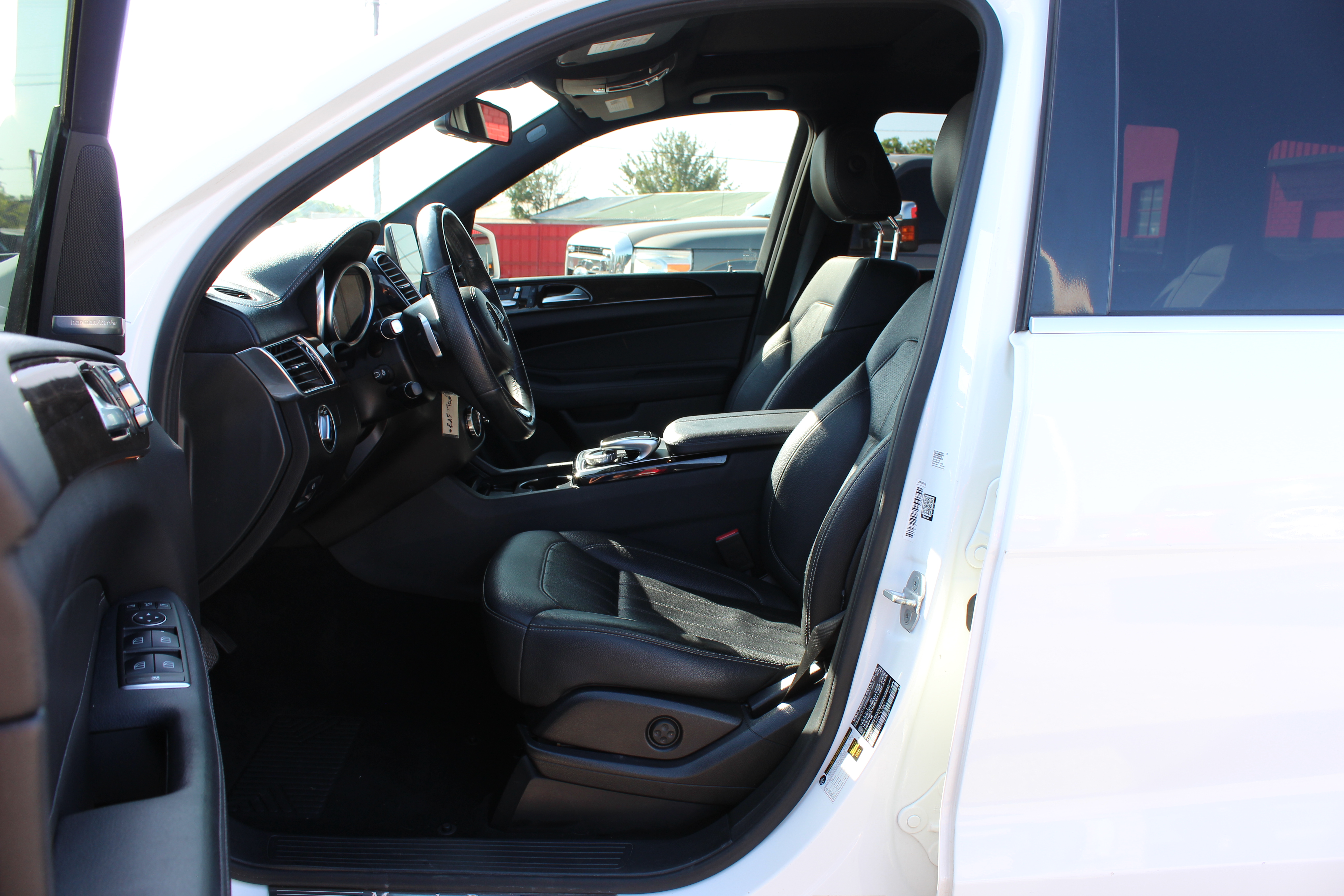 2017 Mercedes-Benz GLS 450 GLS 450 4MATIC SUV - White exterior view 12
