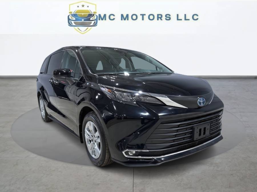 2024 Toyota Sienna XLE 7-Passenger Hybrid AWD's photo
